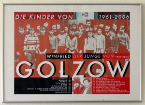 1280px-Gedenktafel_Hauptstr._16_(Golzow)_Kinder_von_Golzow