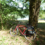 Fahrrad an Baum gelehnt vor dem Gamensee bei Falkenberg/Mark