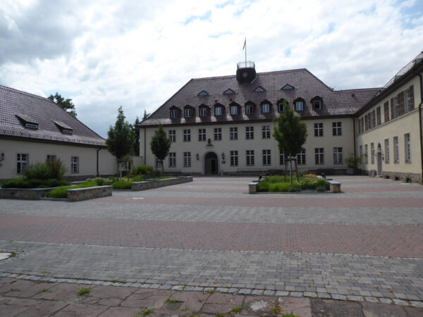 Innenhof des Erwin-Baur-Instituts in Müncheberg/Mark