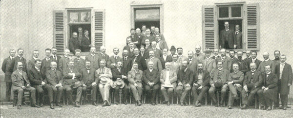 Gruppenfoto der Wanderversammlung der Gesellschaft zur Förderung der deutschen Pflanzenzucht 1912 in Gießen